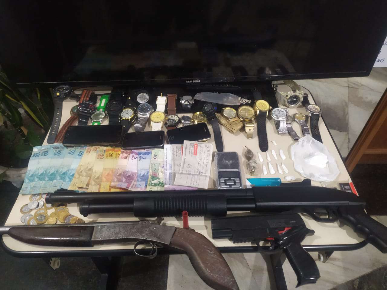 Motorista é preso por tráfico de drogas em Osório