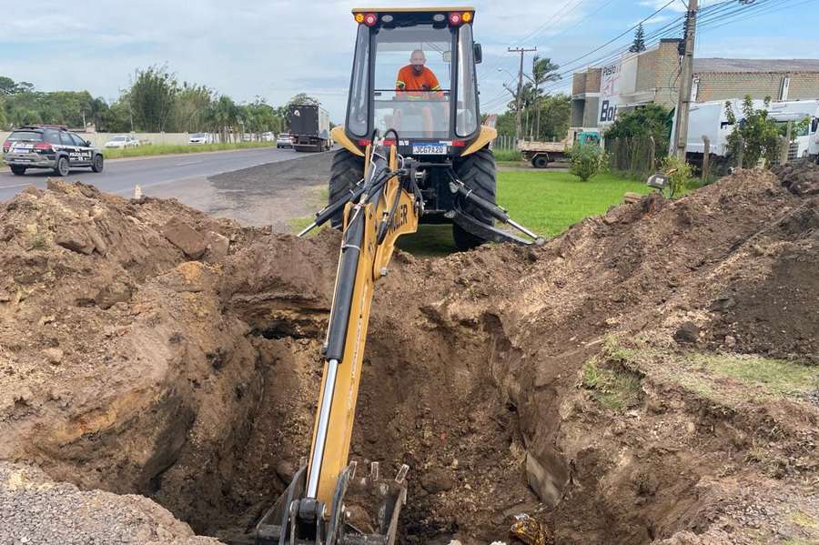 Corsan trabalha para restabelecer abastecimento em dois condomínios em Tramandaí