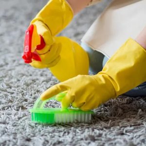 Como usar bicarbonato de sódio para remover odores do carpete