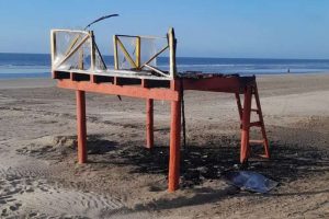 Guarita é destruída na Praia do Cassino