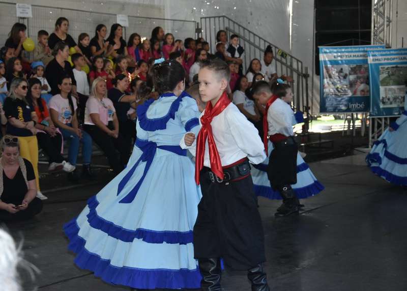 Crianças podem aprender dança gaúcha gratuitamente em Imbé