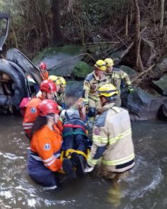 Acidente na Rota do Sol veículo despenca de ponte