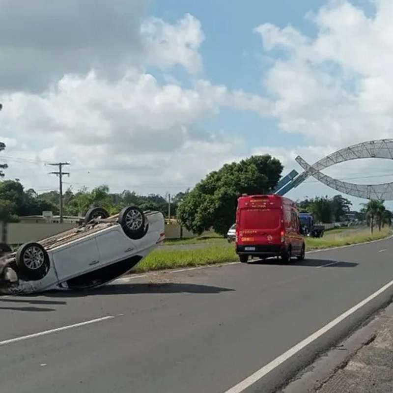 Capotamento na ERS-030 mobiliza resgate em Tramandaí