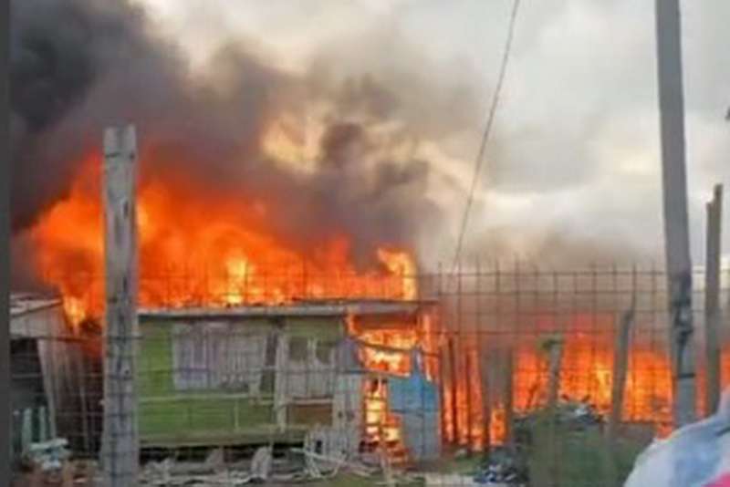 Incêndio em Capão da Canoa destrói residências