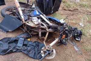 Colisão frontal na ERS-239 mata motociclista de 21 anos