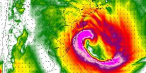 Ciclone e ventos de até 150km/h