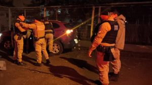 Roubo de veículo e perseguição