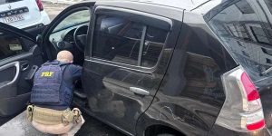 Carro furtado com placas de Osório