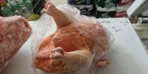 Fiscalização apreende 1,7 tonelada de alimentos impróprios em mercados do RS