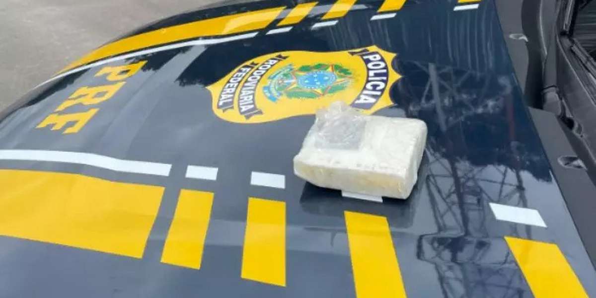 Mulher é presa após descartar tijolo de cocaína em banheiro da PRF no RS