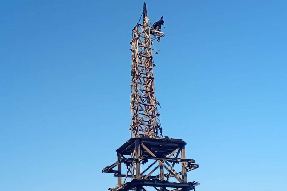 Estátua da Liberdade da Havan é destruída por incêndio criminoso