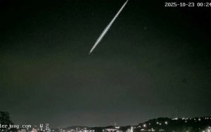 Fireball ilumina o céu do RS durante chuva de meteoros Orionídeas