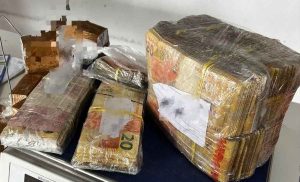Operação descobre R$ 56 mil em freezer de comércio em Osório