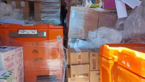 PRF flagra carreta com produtos perigosos e alimentos na BR-101 em Osório