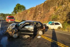 Acidente com três carros