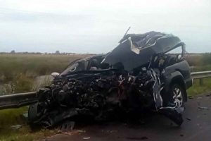 Colisão deixa mortos e bloqueia totalmente a Estrada do Mar