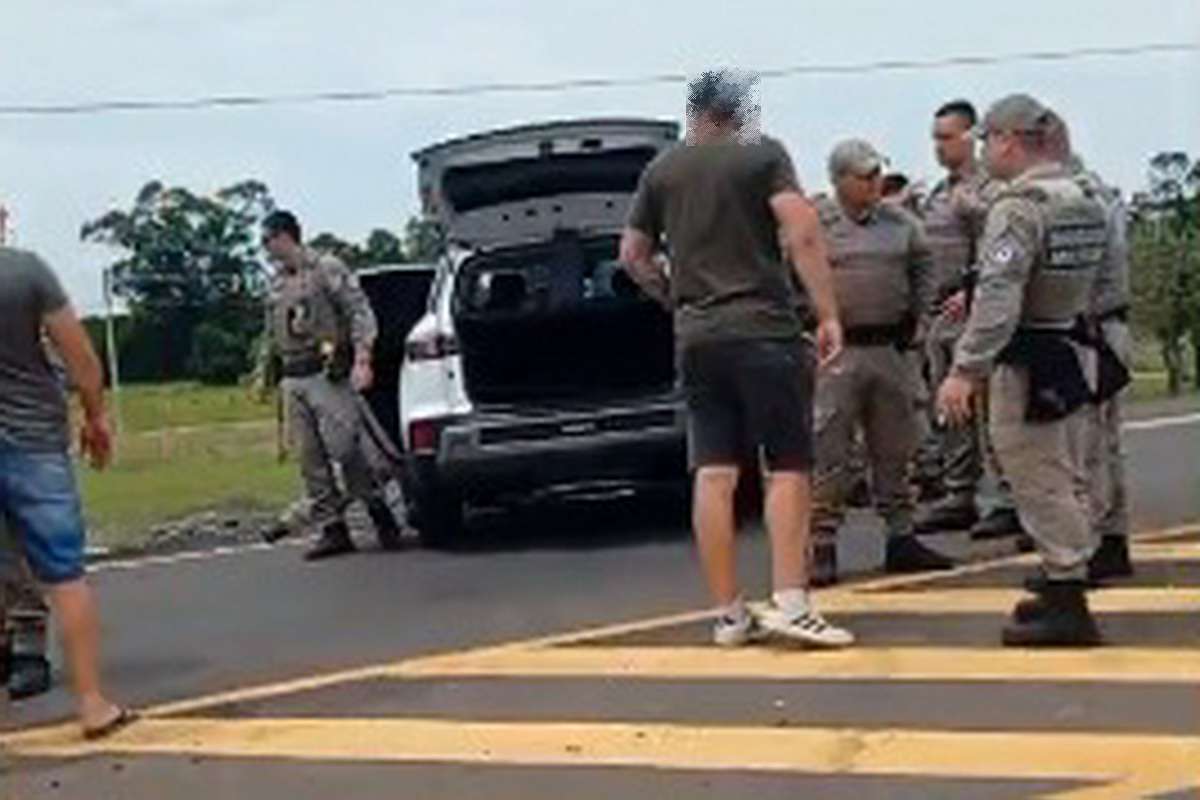 Abordagem policial na Estrada do Mar chama atenção por grande ação da Brigada Militar