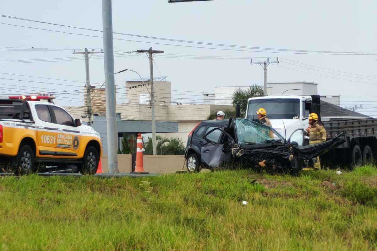 Acidente na Estrada do Mar deixa quatro feridos e causa bloqueio