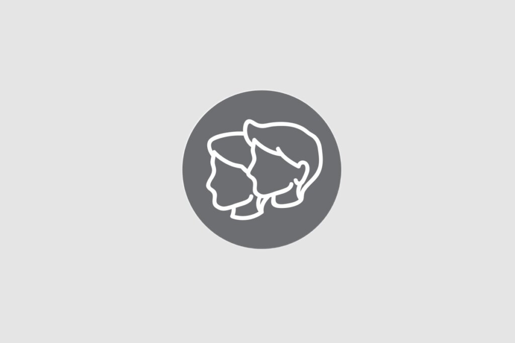 Ilustração do signo de Gêmeos contendo duas faces humanas lado a lado, em um fundo cinza