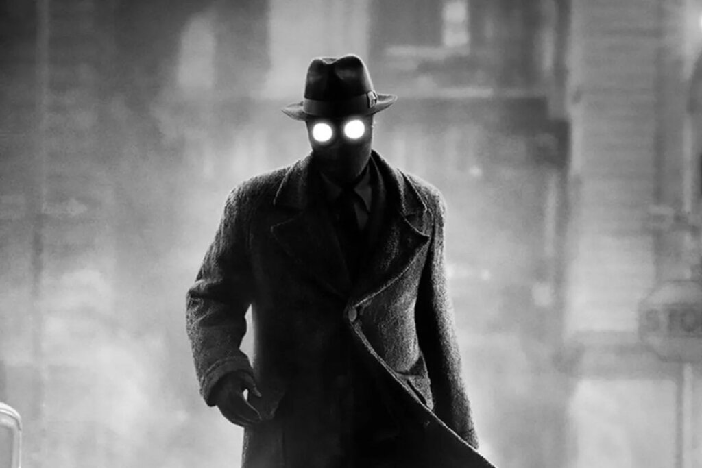 Cena da série "Spider-Noir", com o personagem em preto e branco, usando chápeu e casaco, andando na rua