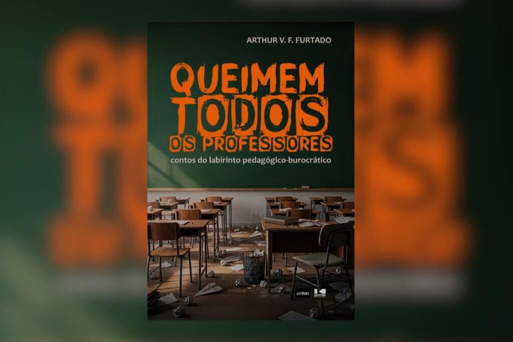 Capa de livro com título escrito em laranja e nome do autor em branco com imagem de fundo de uma sala de aula suja e desorganizada