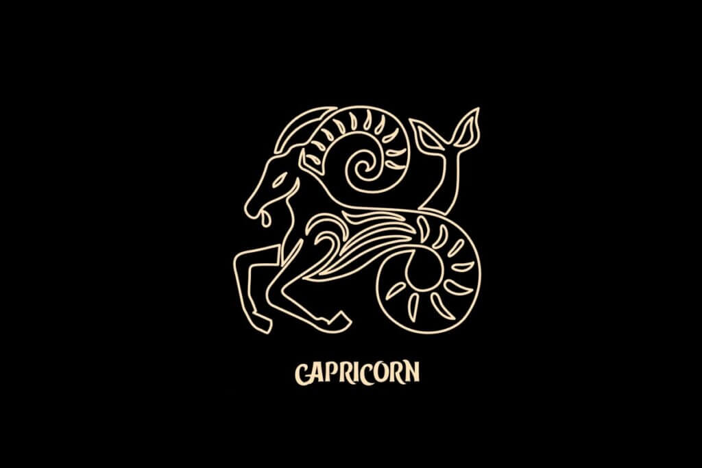 Ilustração em estilo de arte de linha bege sobre um fundo inteiramente preto, representando o signo astrológico de Capricórnio. A imagem retrata a criatura mitológica do signo: uma cabra com cauda de peixe espiralada e barbatanas, exibindo grandes chifres curvados e ornamentados com pequenos arcos. Abaixo do desenho, está escrita a palavra "CAPRICORN" em uma fonte estilizada temática.